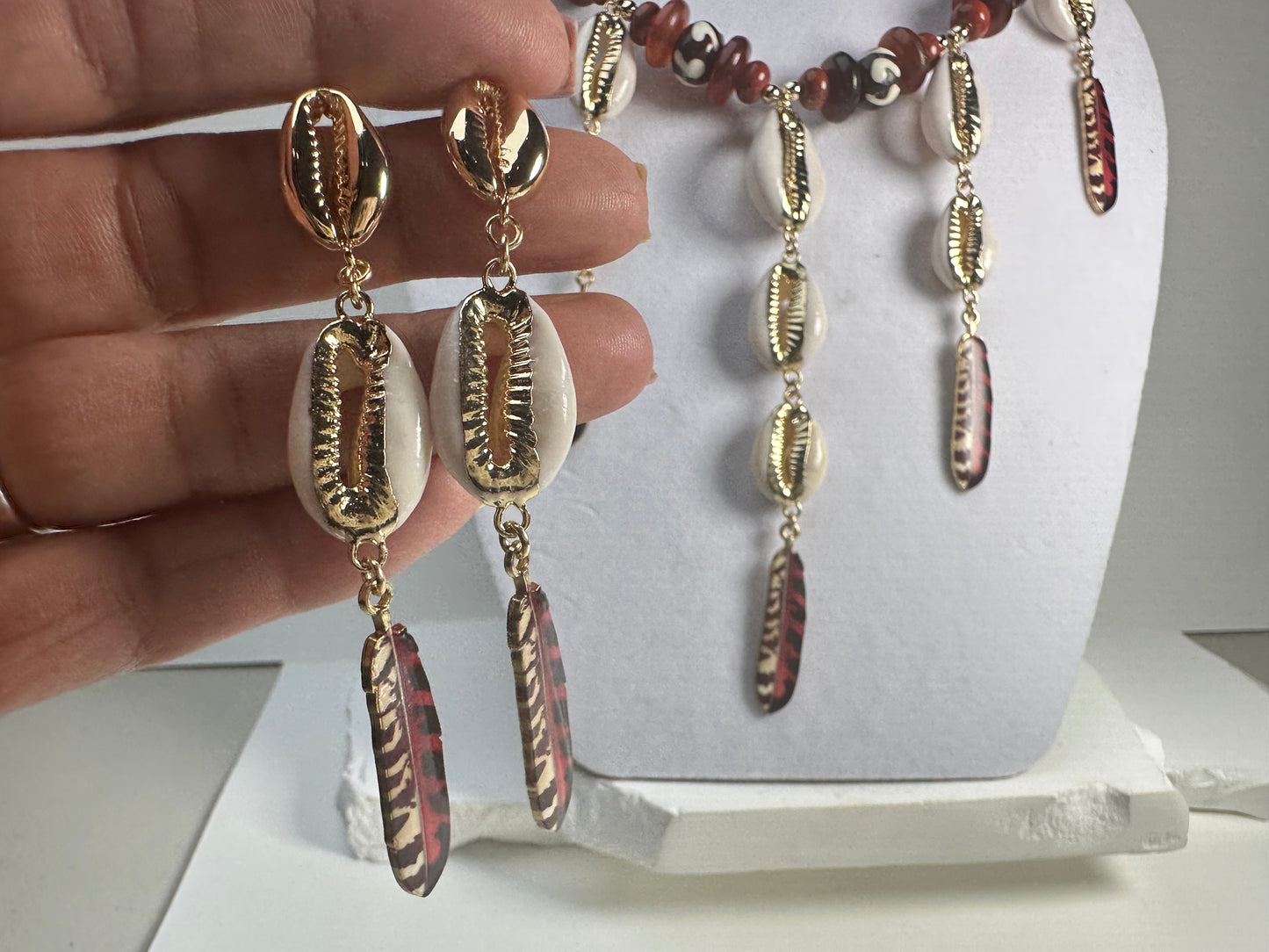 Dripping Cowry Feathers