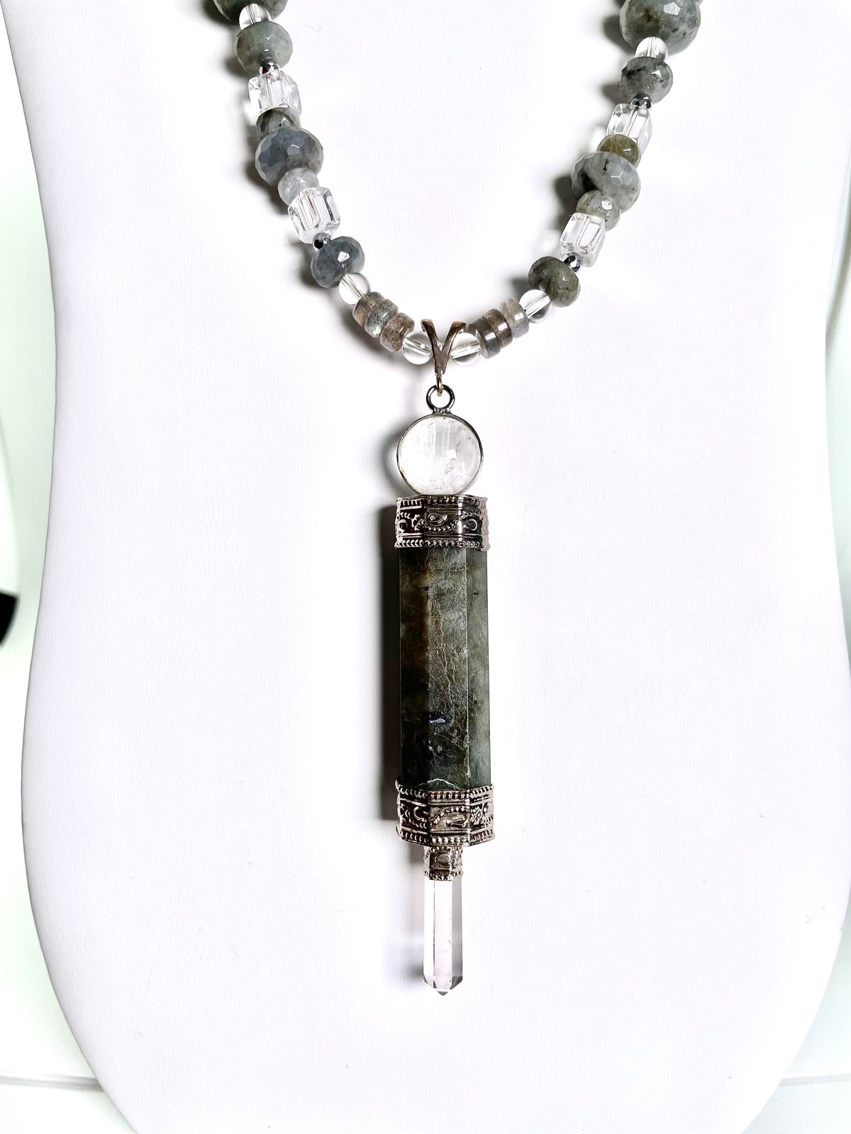 The Pendulum Point Necklace
