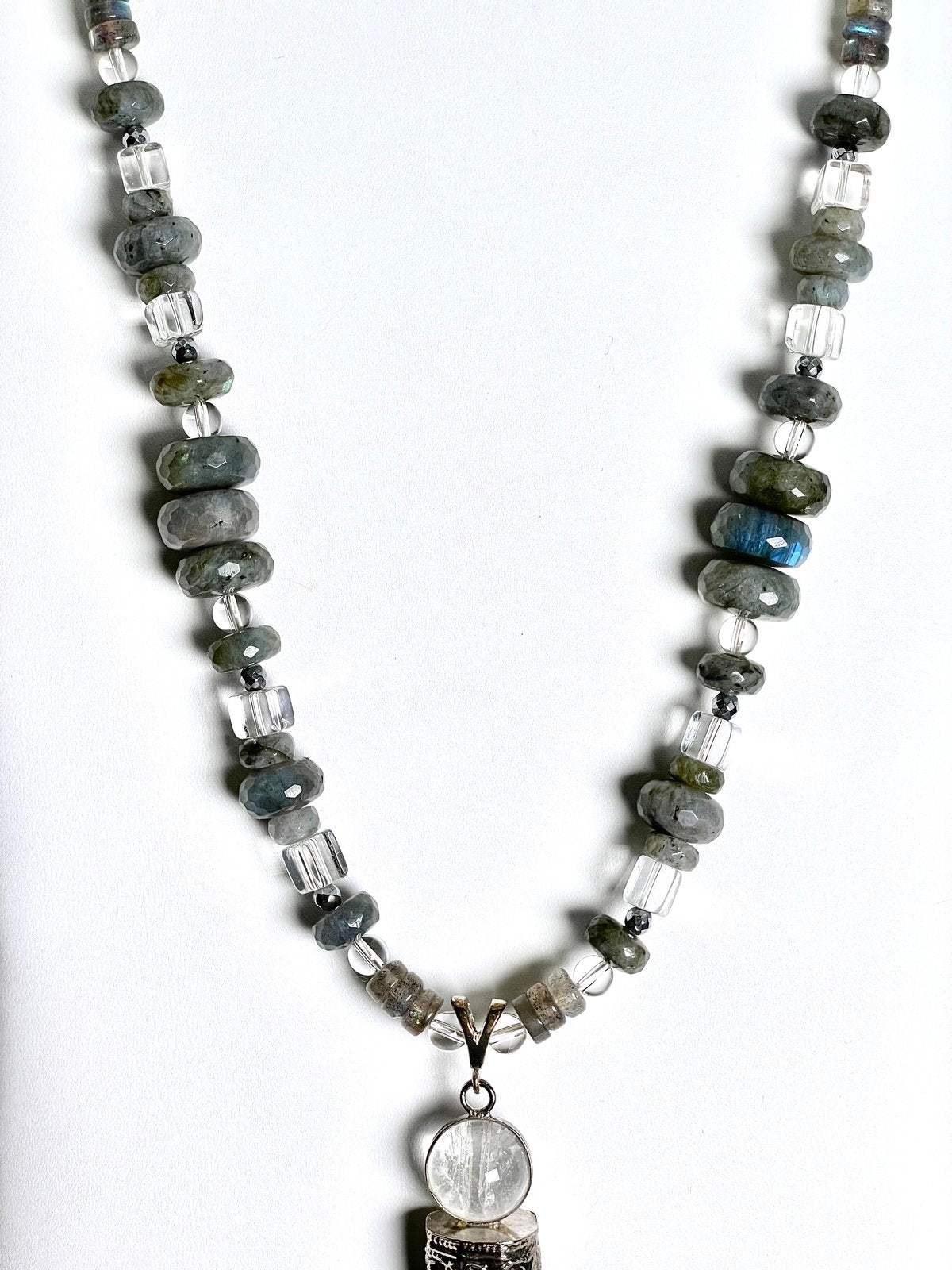 The Pendulum Point Necklace