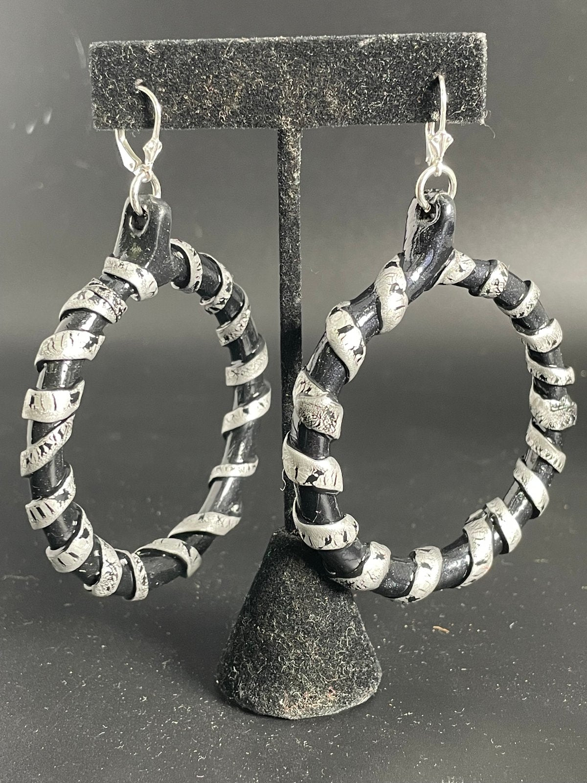 (Small) Black & Silver Twist hoops