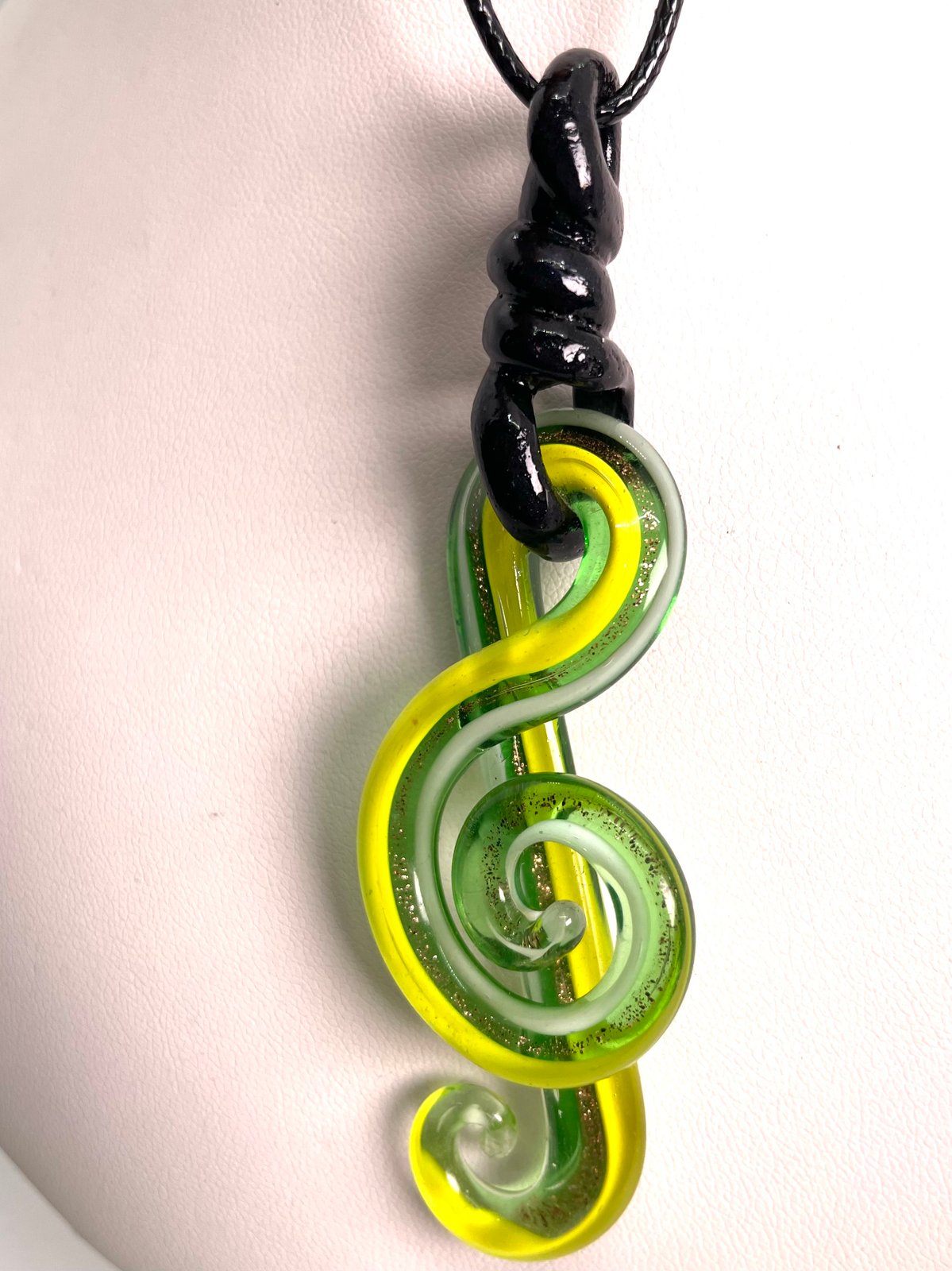 Light green treble clef Set in black