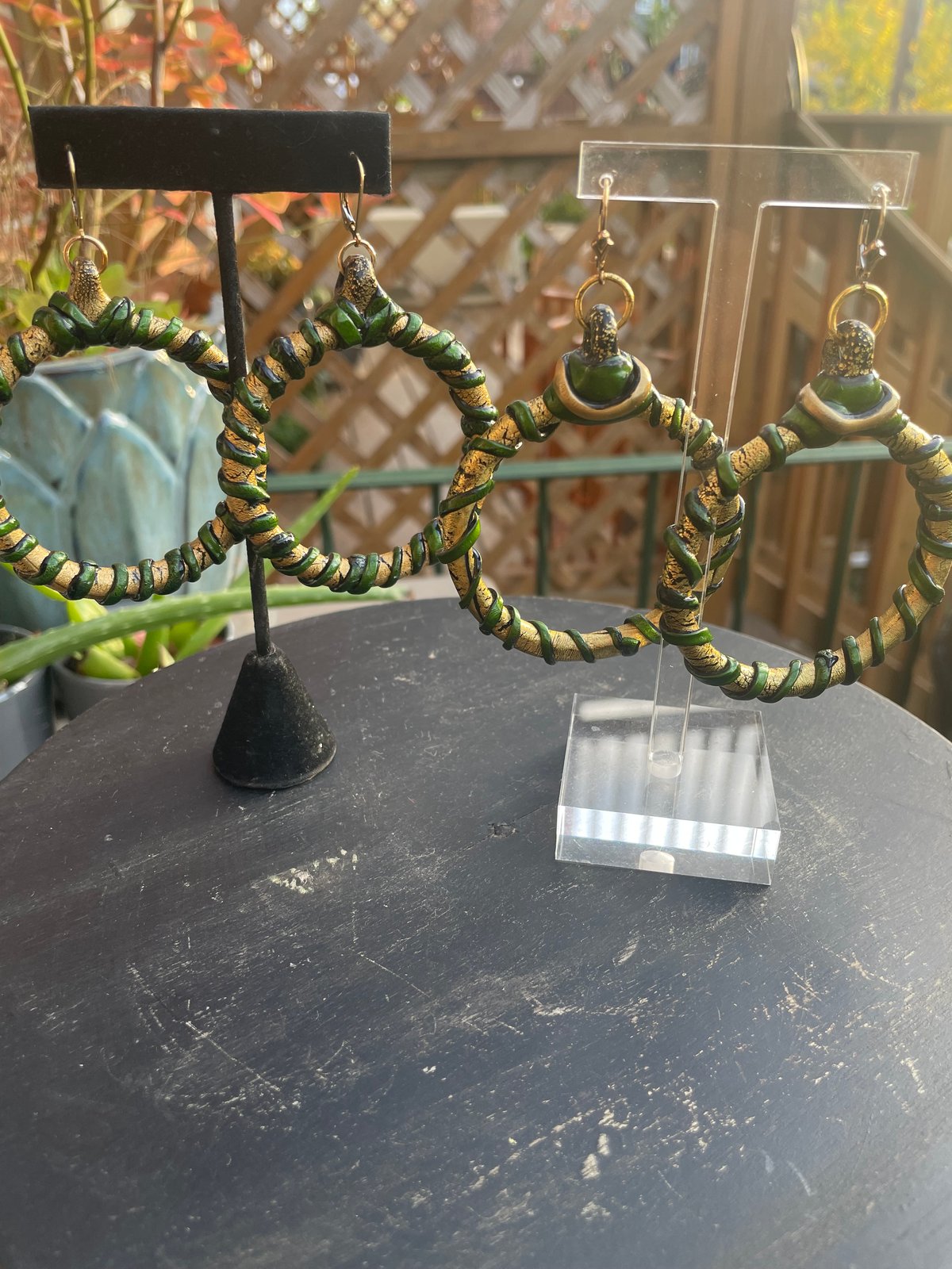 (Medium) Green & Gold Twist Hoops