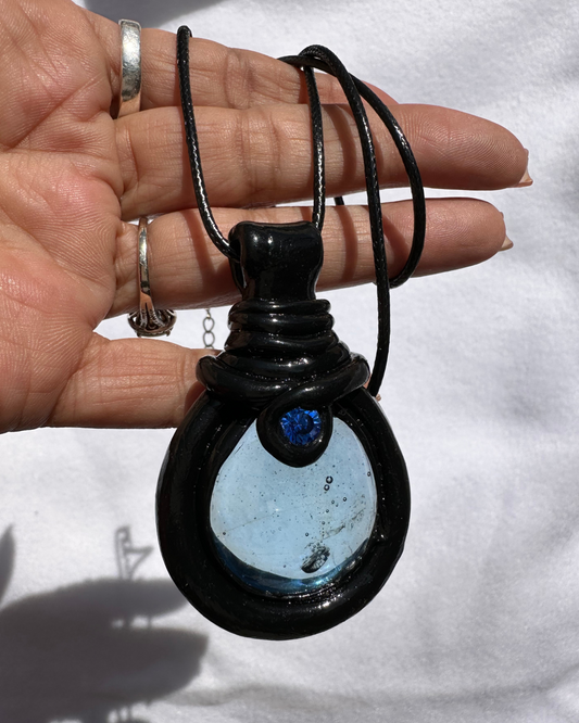'Blue Glass Splender' Turtle Style Necklace