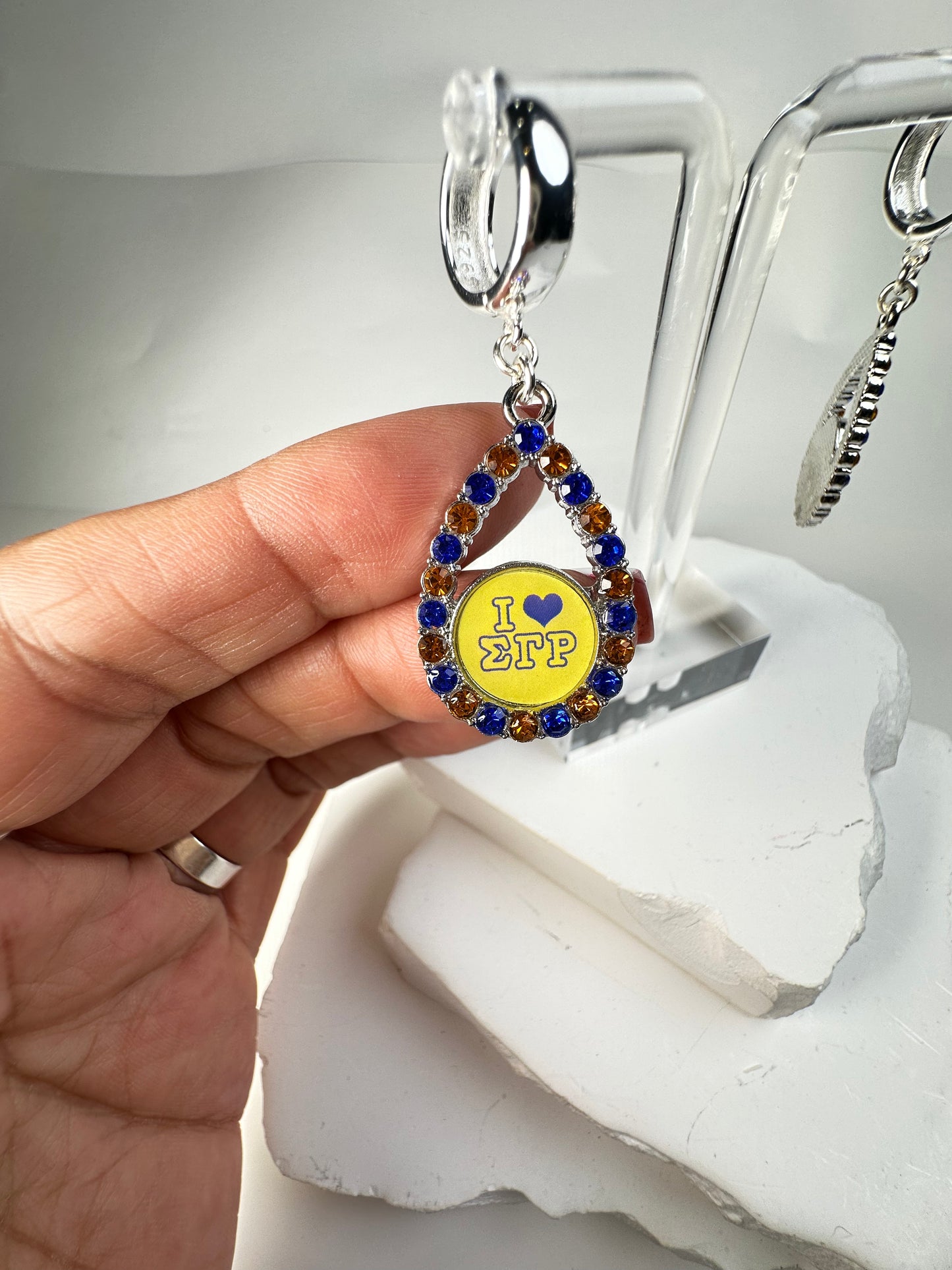 Sigma Gamma Oval Circles