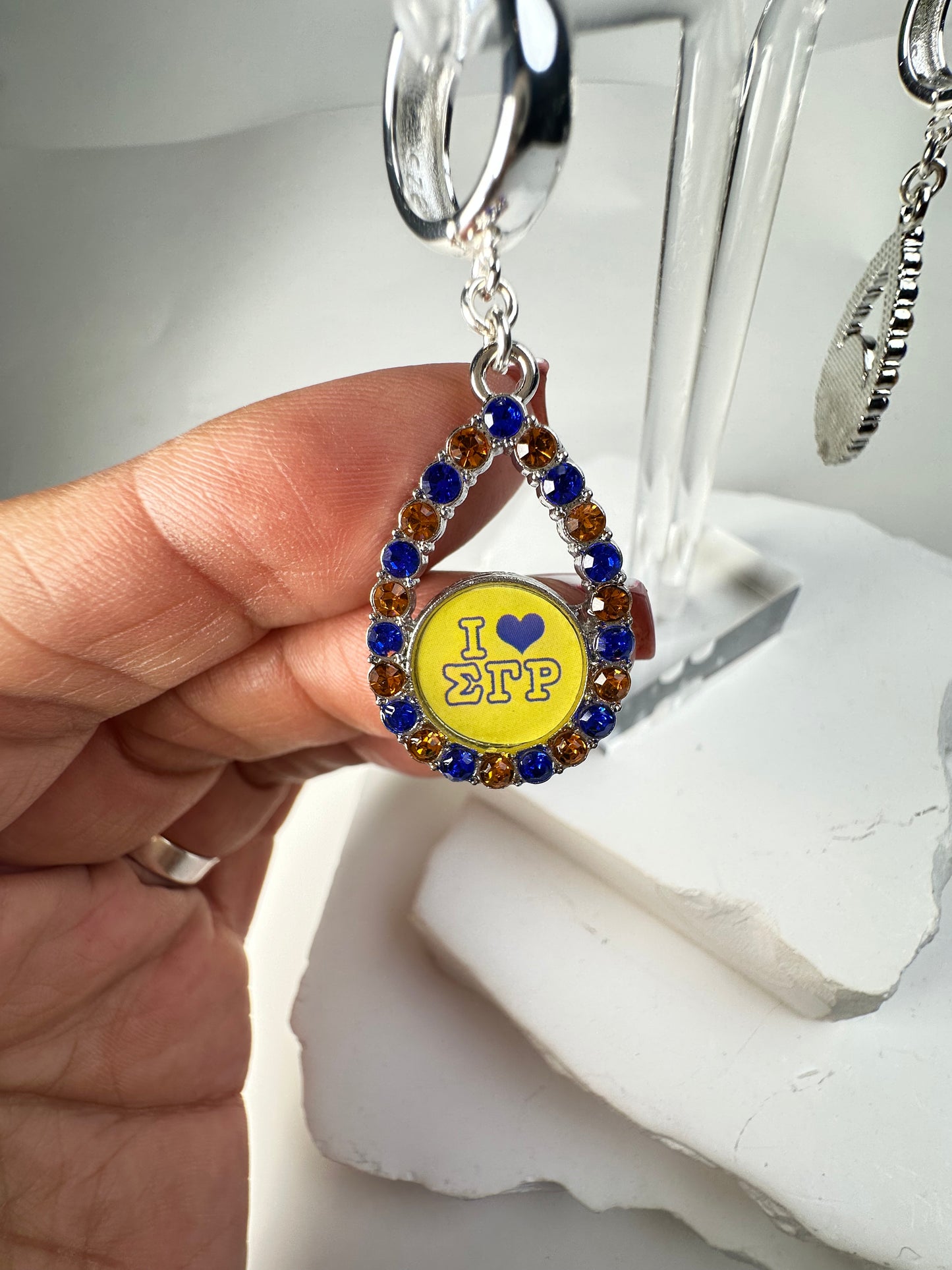 Sigma Gamma Oval Circles