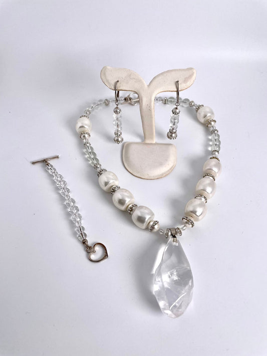 Quartz & Pearls Necklace